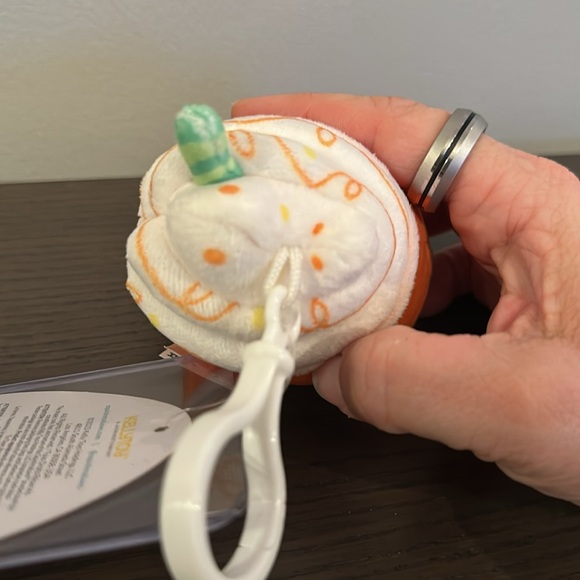 Squishmallows Lester the Jack O’ Lantern Latte with clip - Picture 6 of 10